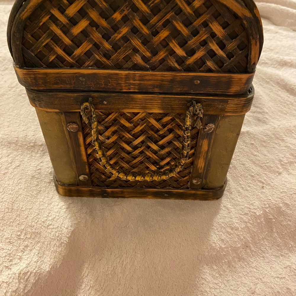Rustic Rattan Cross Weave Basket - Picture 8 of 16